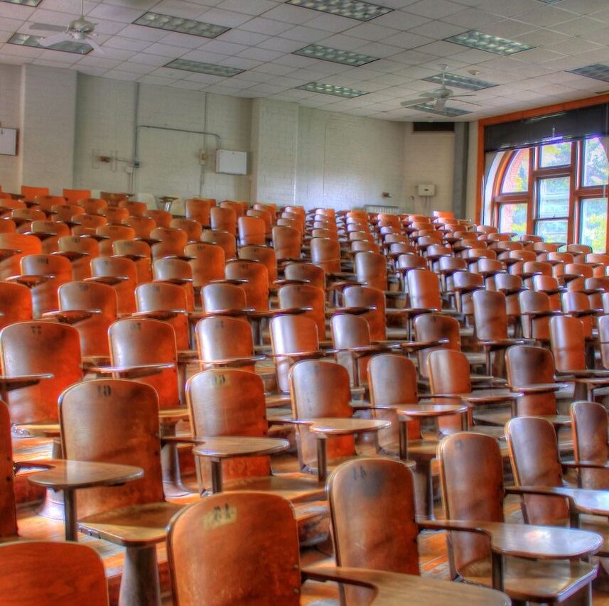 lecture-hall-347316_1280